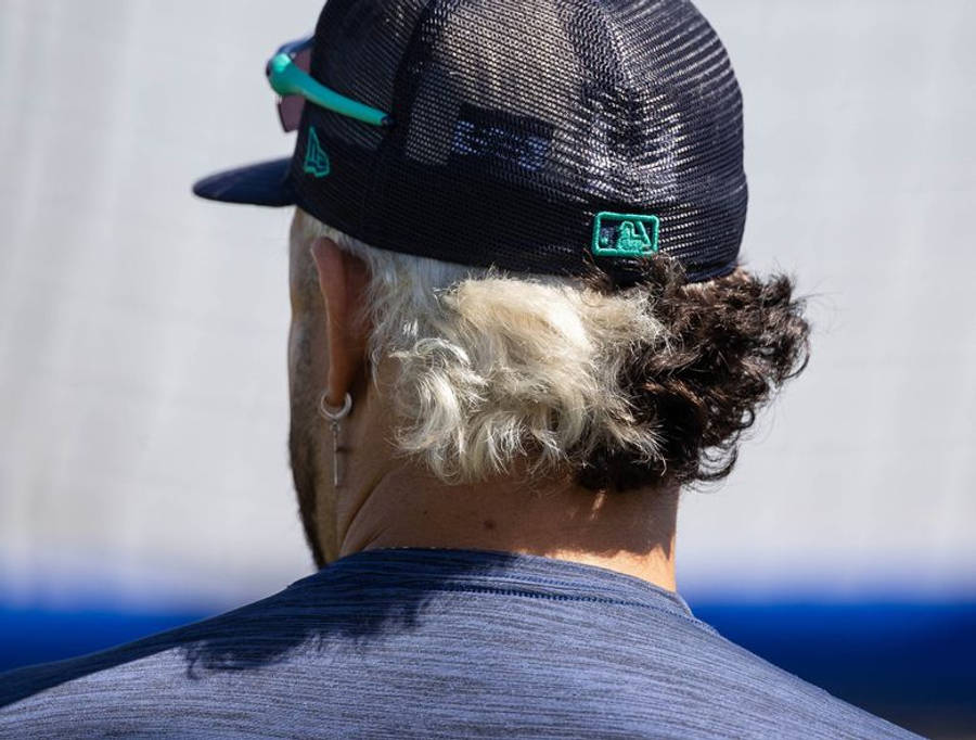 Colorde cabello de Eugenio Suarez.