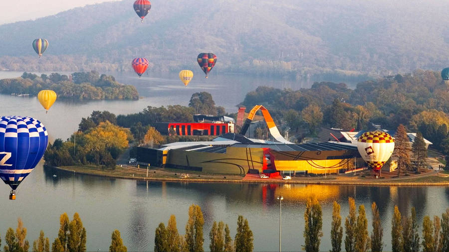 "CanberraColorful Hot Air Balloons" would be translated to "Färgglada heta luftballonger i Canberra" in Swedish. Detta skulle vara ett namn på en bakgrundsbild för en dator eller mobiltelefon, med motivet av färgstarka heta luftballonger som svävar över staden Canberra.