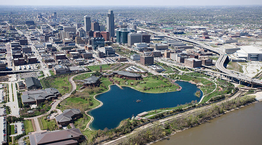DowntownOmaha og Council Bluffs, Iowa.