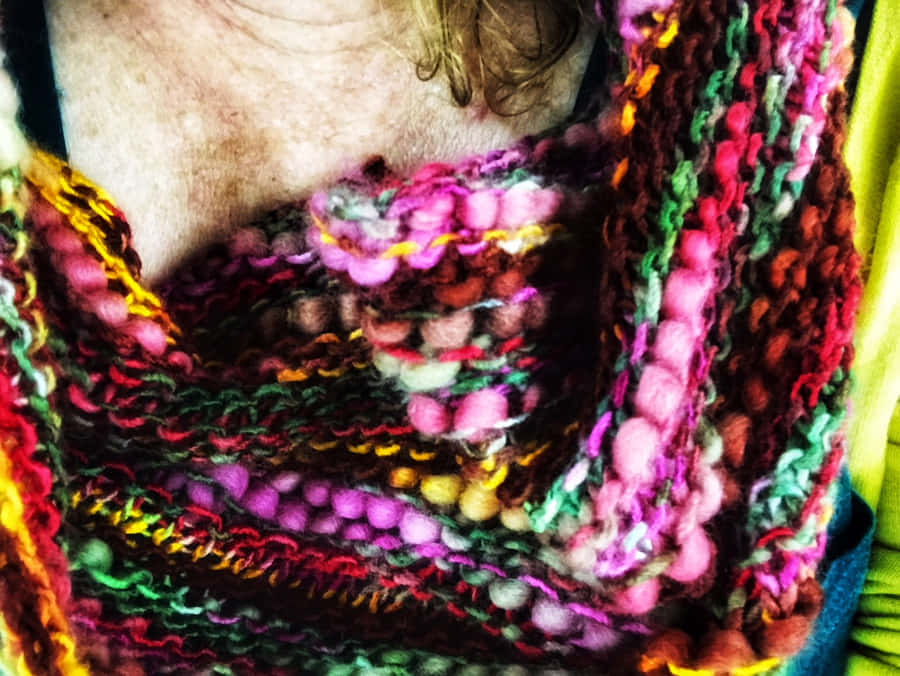 Bunter handgestrickter Schal