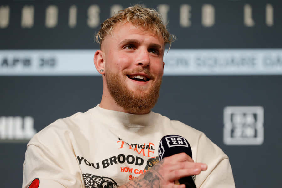Jake Paul Pressekonferenz Lächeln