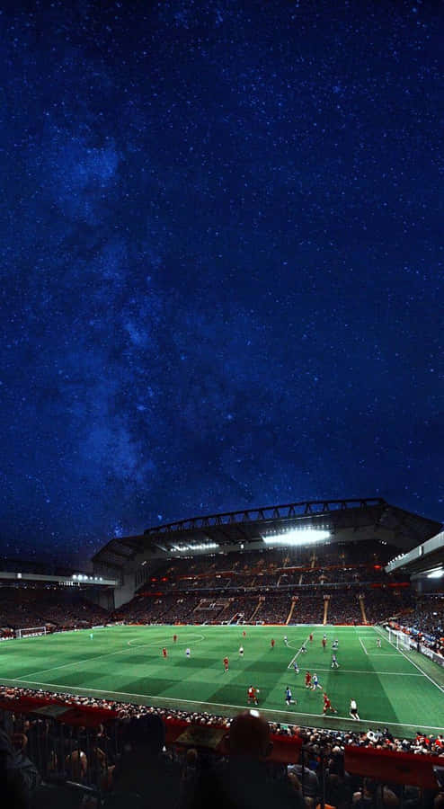 Partita Notturna ad Anfield sotto un Cielo Stellato