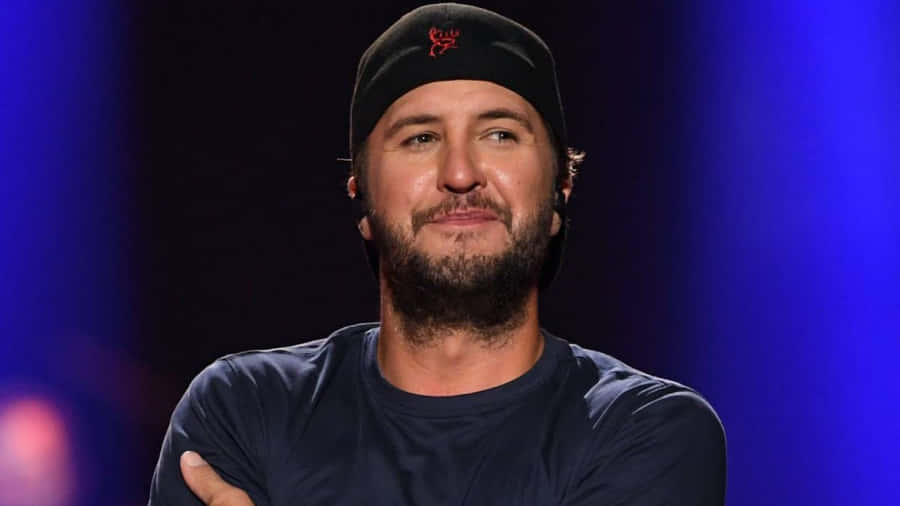 LukeBryan actuando en un concierto
