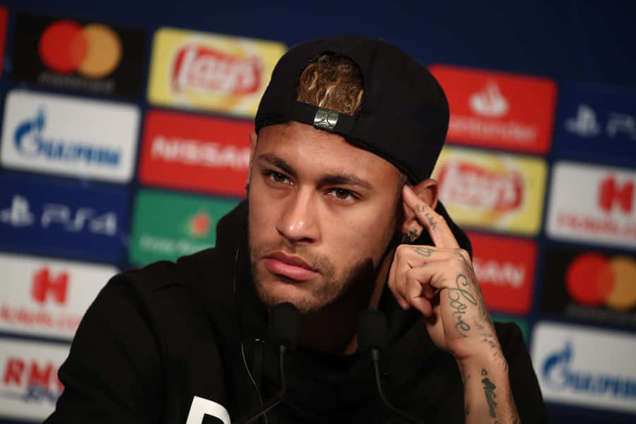 Fußballspieler Pressekonferenz Bart