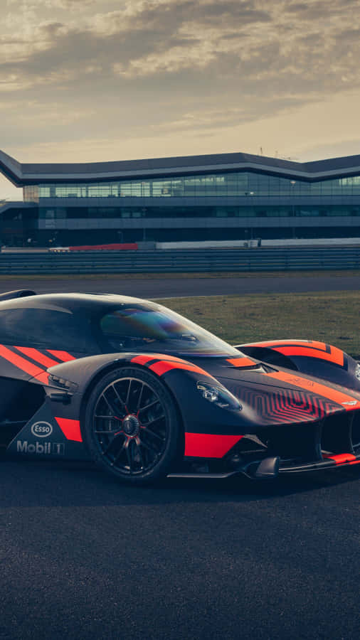 AstonMartin Valkyrie 2160 x 3840 Hintergrundbild