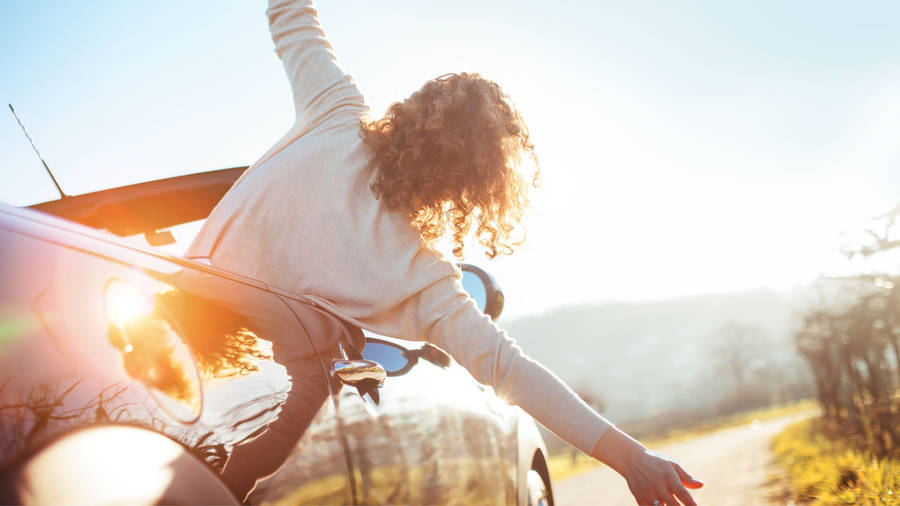 Menyambut Kesendirian: Perjalanan Road Trip Seorang Wanita