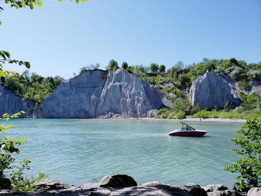 Sommerbootfahren an den Scarborough Bluffs