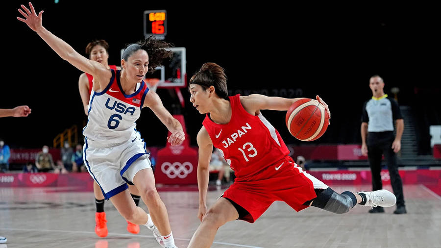 Download Sue Bird Vs Rui Machida Wallpaper | Wallpapers.com