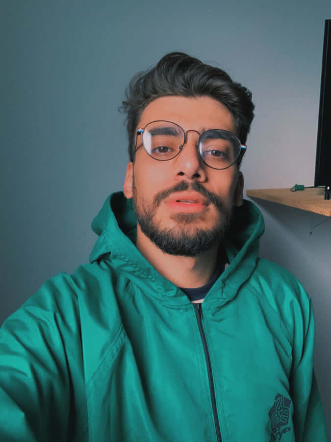 Cool Hoodie Selfie Mand Billede Tapet