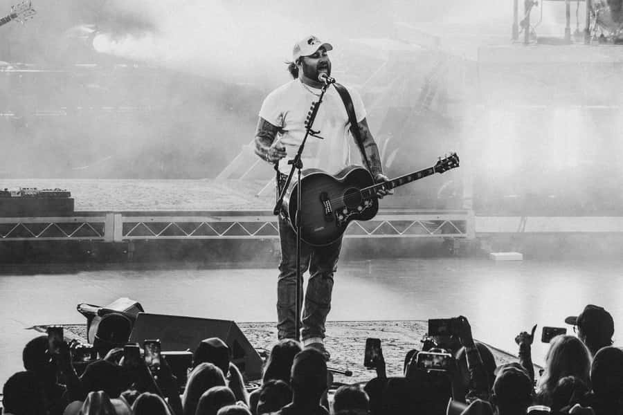 Koe Wetzel Performance ao Vivo em Preto e Branco