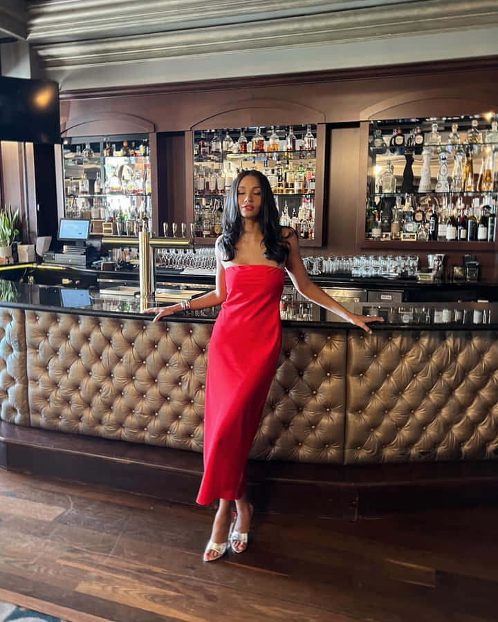 Abito Rosso Elegante al Bar