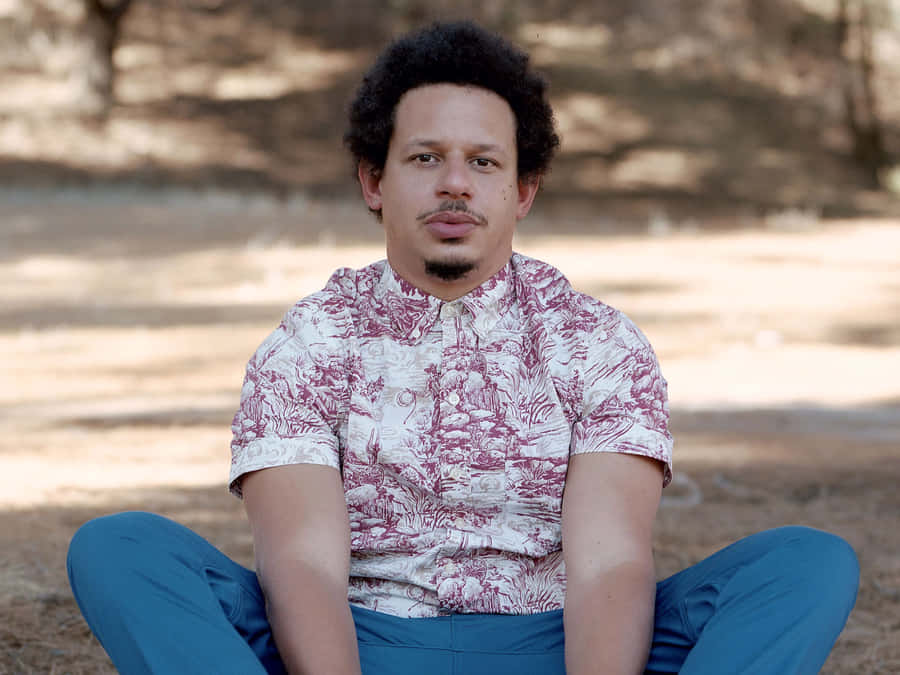 Eric Andre Seduto all'Aperto