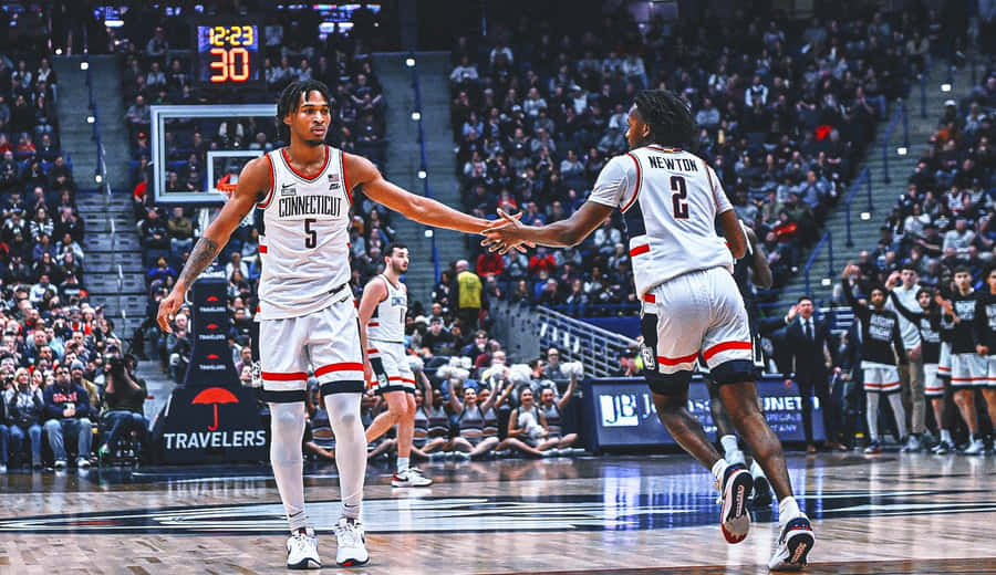 Companheiros de Basquete Celebrando