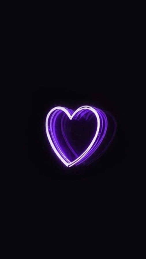Estetica del cuore viola al neon