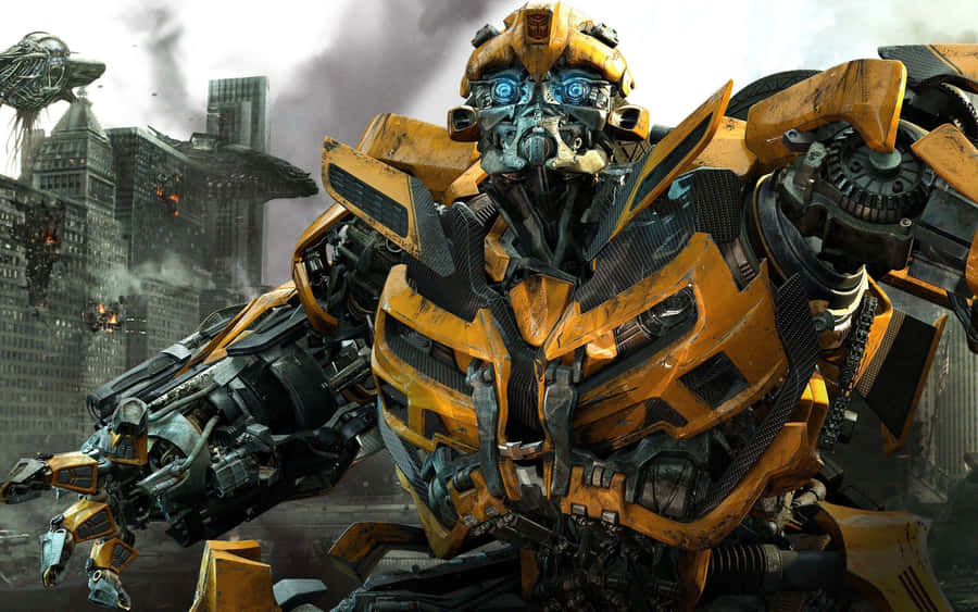 TransformersBumblebee con edificios colapsando.