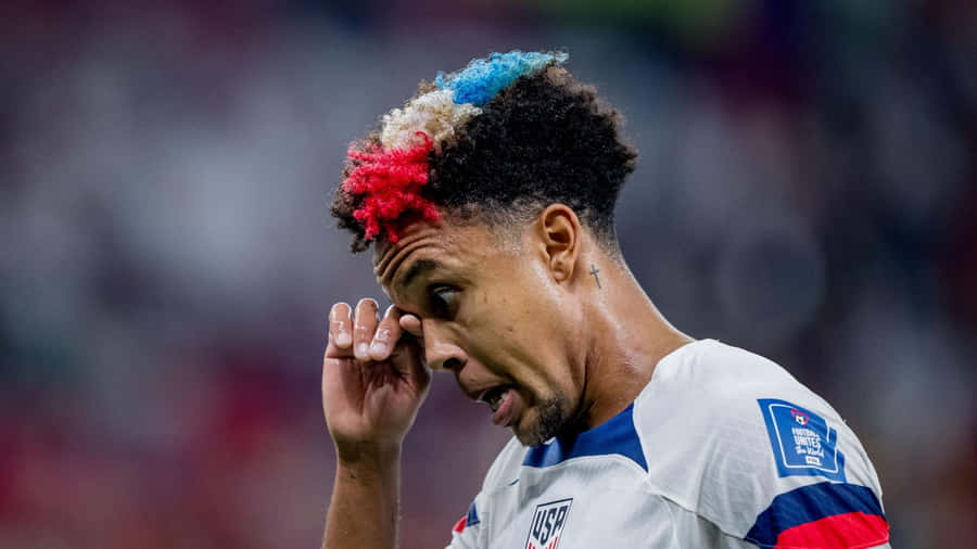 Giocatore di Calcio con Capelli Colorati