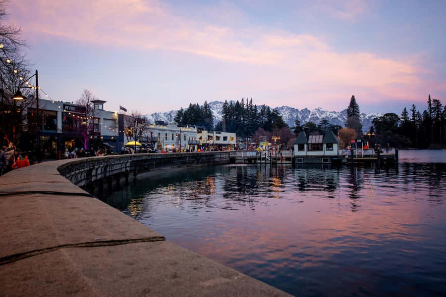 Queenstown Sjöutsikt vid Skymning