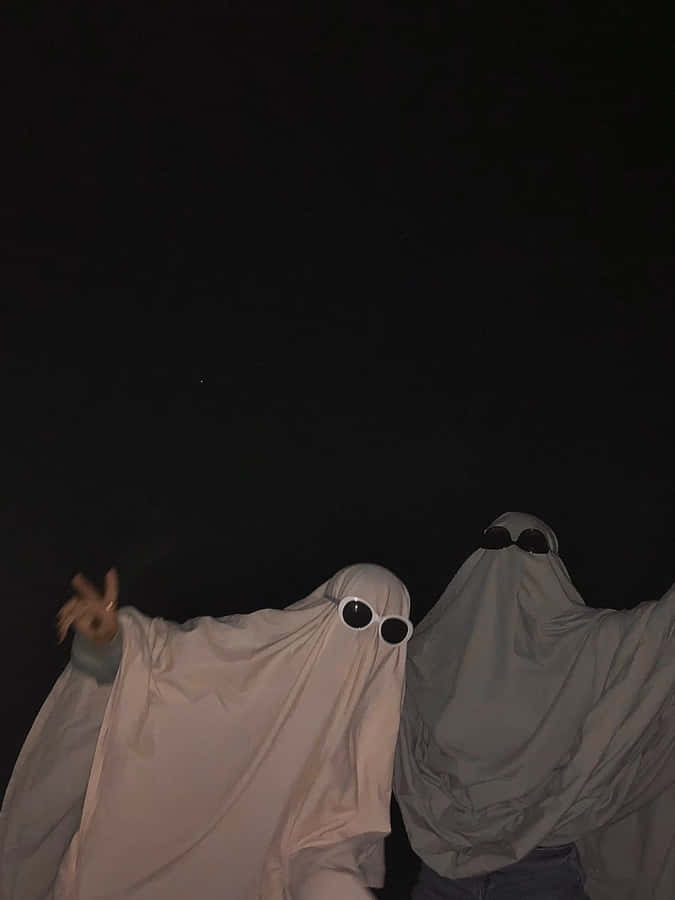 Amigos Fantasmas à Meia-Noite Estética Vintage.jpg