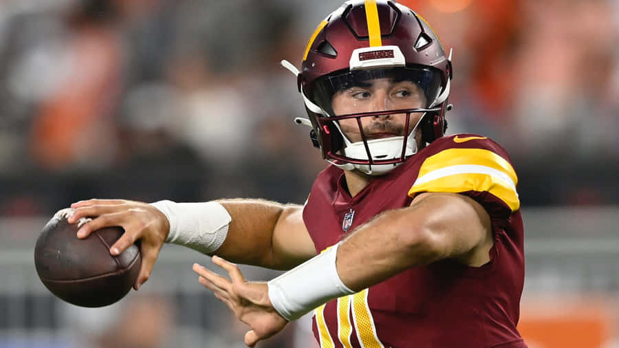 Quarterback Bereitet sich vor, den Football zu werfen