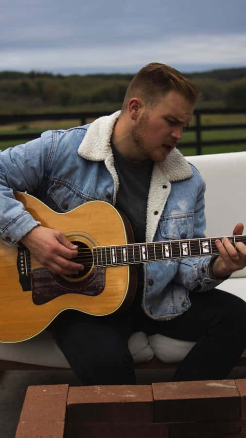 Country Musiker Spelar Gitarr Utomhus