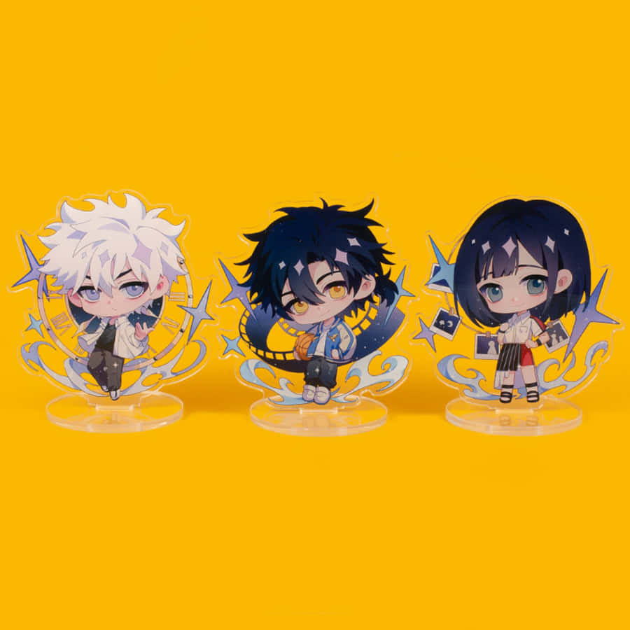 Personagens Chibi de Anime em Fundo Amarelo