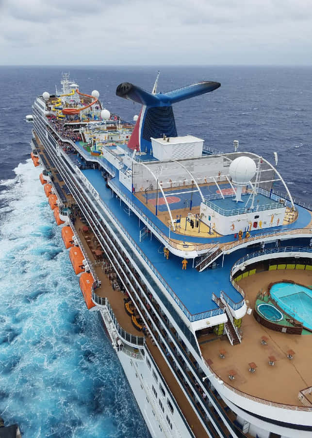 naviode cruzeiro do carnaval no oceano