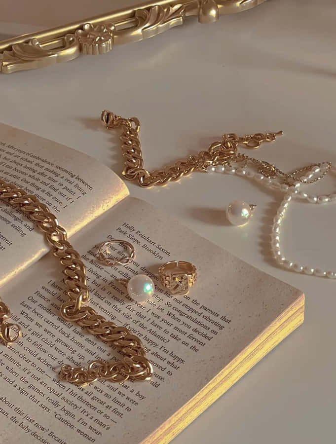 Goldene Luxus Lese-Szene.jpg