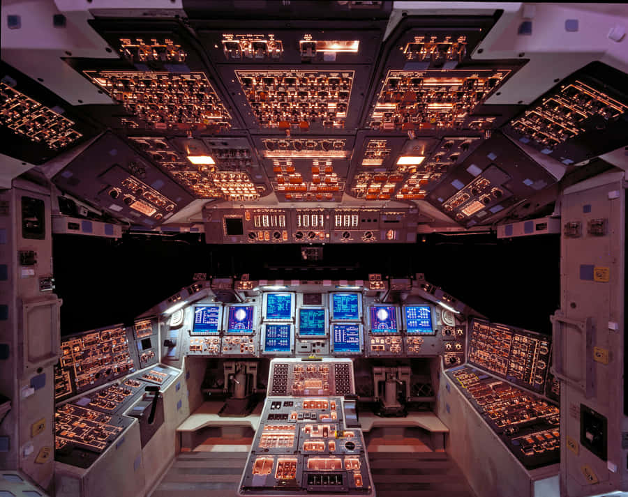 Aufwendiges Raumschiff-Cockpit