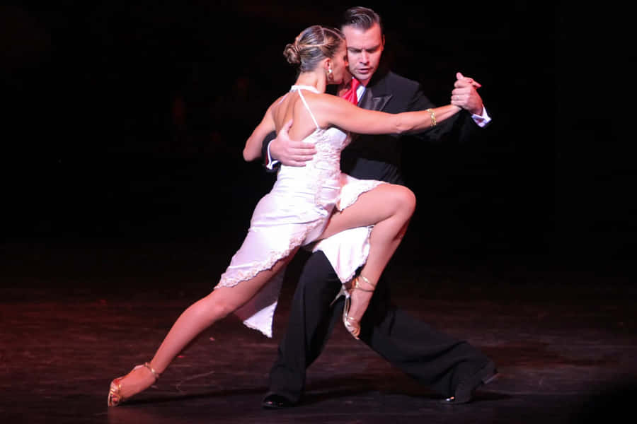 Picturede dança de salão em preto e branco.