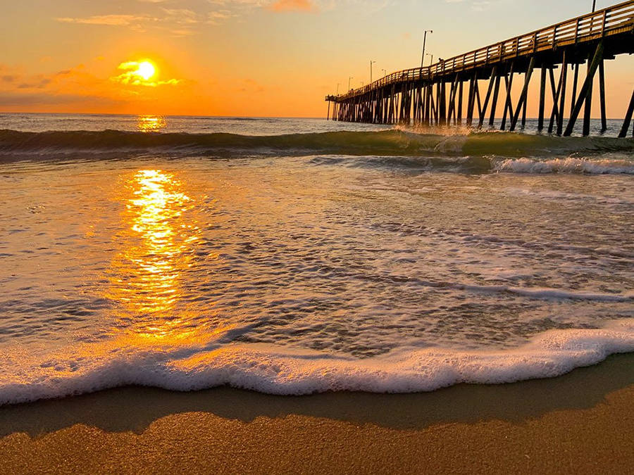 Download Virginia Beach Pier And Shoreline Wallpaper | Wallpapers.com