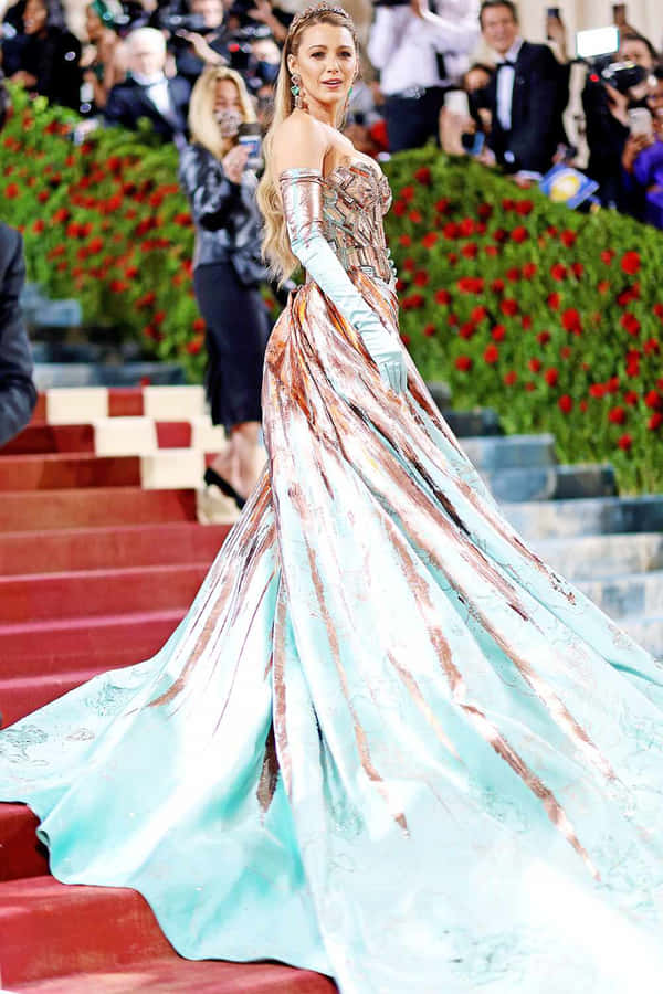 Donnaelegante con abiti di classe