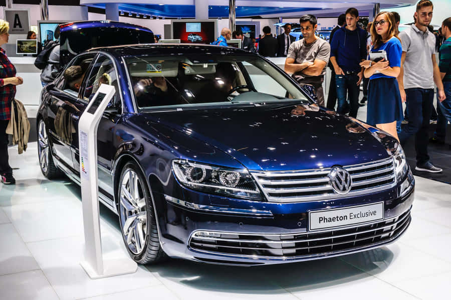 Volkswagen Phaeton Exclusivo em Exposição de Automóveis