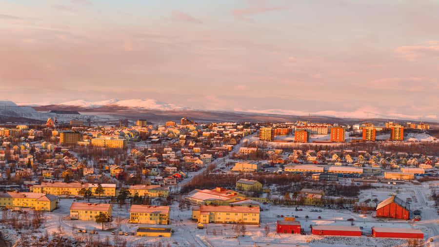Vista Cênica da Cidade de Kiruna ao Crepúsculo
