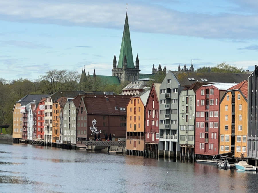Ribeira de Trondheim na Noruega com Edifícios Coloridos