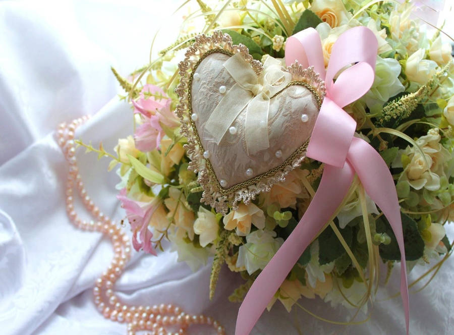 Preview wallpaper valentines day, holiday, love, heart, ribbon, flowers, bouquet, pearls, jewelry