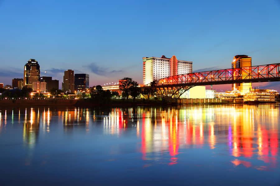 Riflessione del Skyline di Shreveport al Crepuscolo