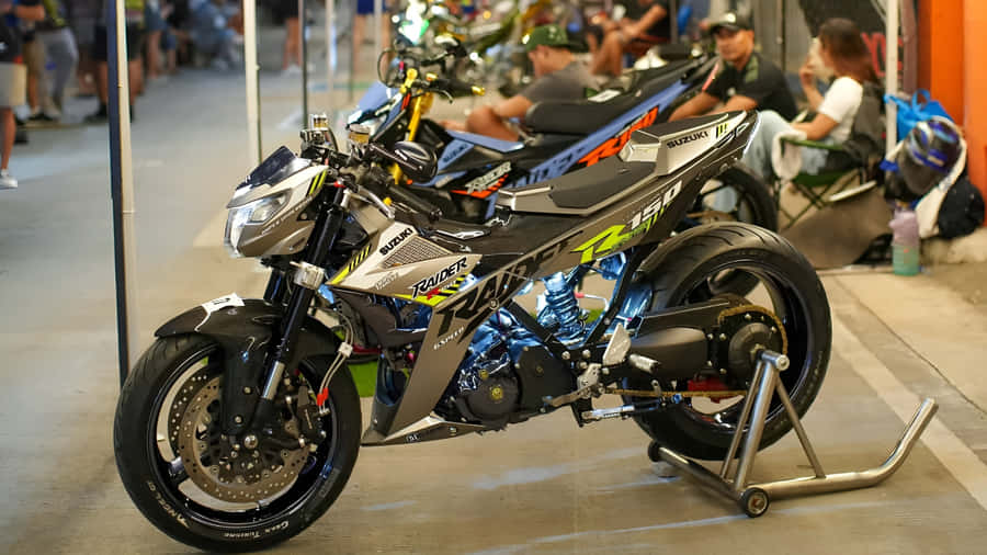 Raider 150 Fi Gatmotorcykel