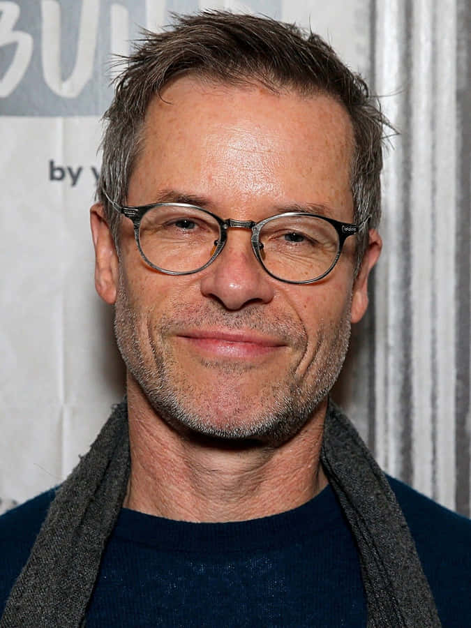 GuyPearce in German is "Guy Pearce". However, if you are referring to a specific sentence in the context of computer or mobile wallpaper, please provide the sentence so that I can accurately translate it for you.