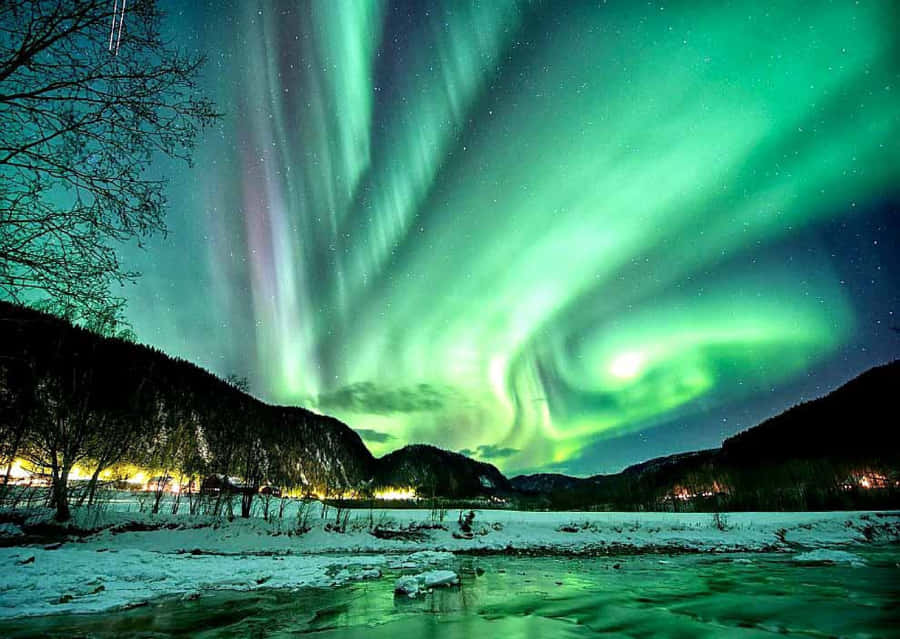 Umafotografia deslumbrante da aurora colorida no céu noturno.
