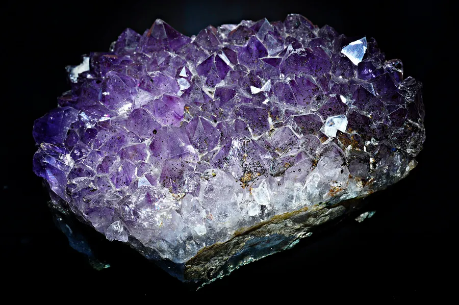 Rough Amethyst Geode Wallpaper