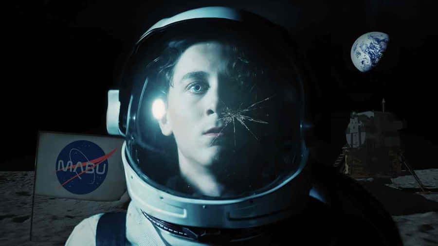 Astronauta sulla Luna con Casco Rotto