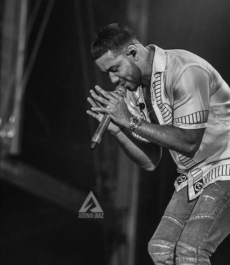 Passionate Performance B W