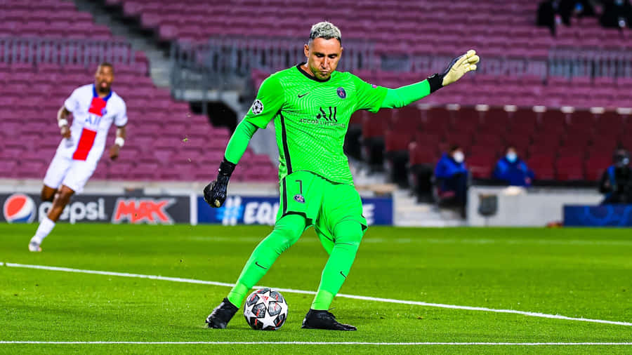 KeylorNavas in azione sul campo da calcio