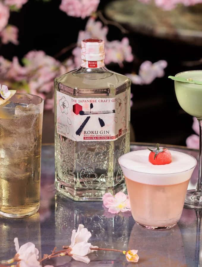 Botol Roku Gin Edisi Sakura Bloom dan Koktail