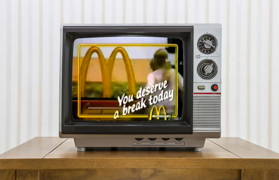 McDonald'sWerbespot auf einem Vintage-Fernseher