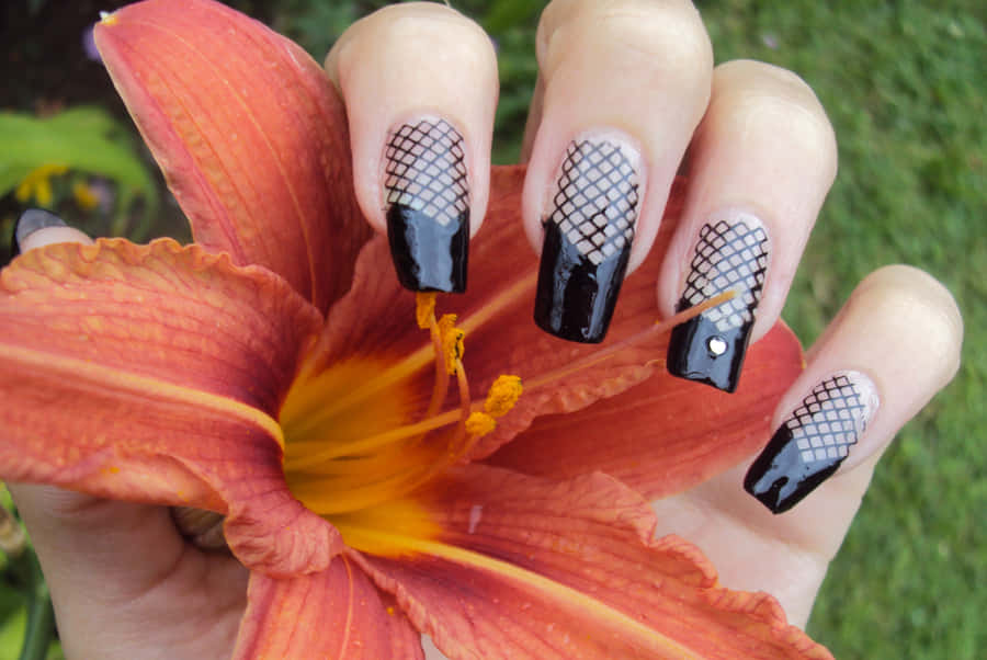 WunderschönesNageldesign in Rosa und Grün mit Glitzer
