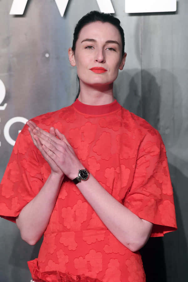 Erin O'Connor mit beeindruckender Eleganz auf dem Laufsteg
