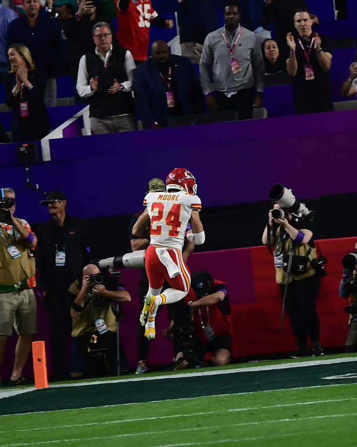 Skyy Moore feiert Touchdown