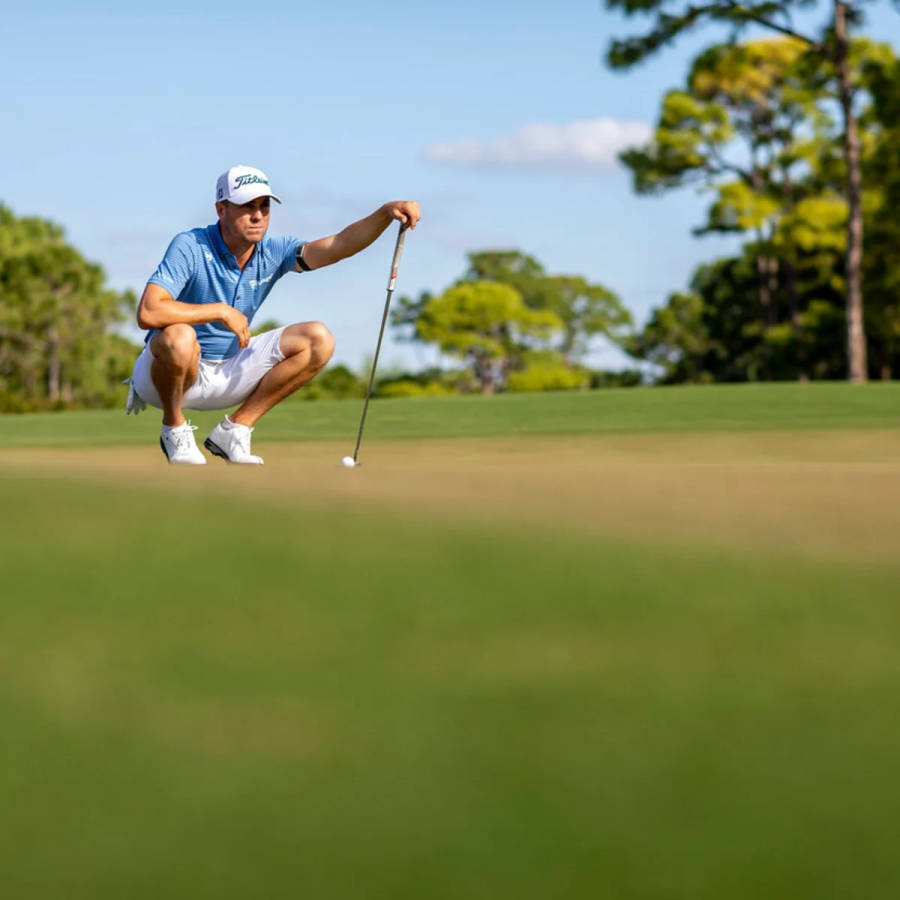 JustinThomas en un campo de golf.