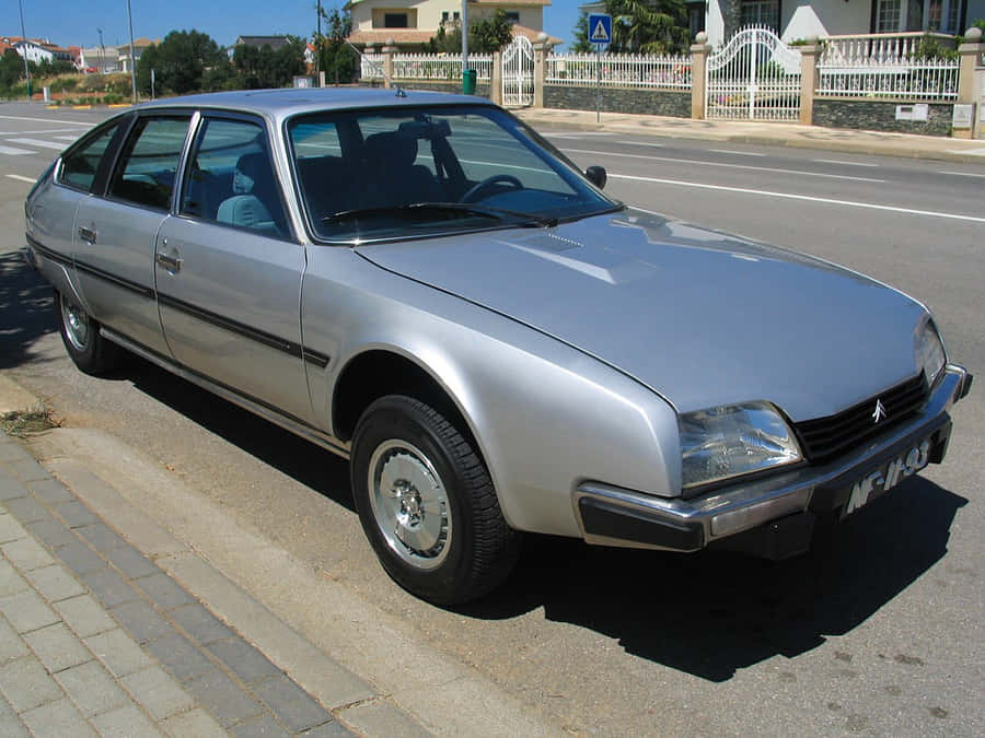 Citroen CX Vintage Argento Parcheggiata